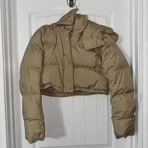 LULULEMON Wunder Puff Super Cropped Jacket size 6. tan. never worn